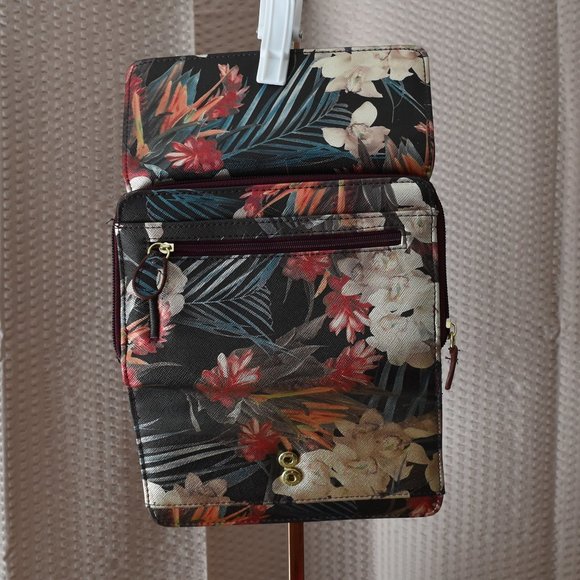 USED Wallet - Picture 5 of 15